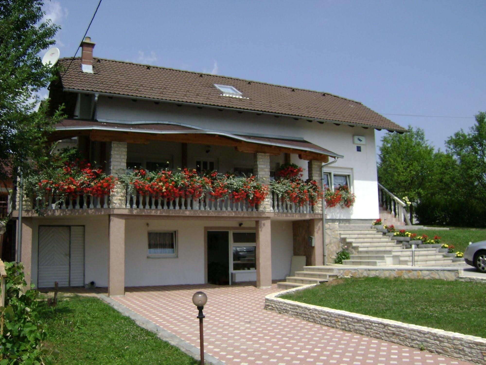 גרבובץ Guesthouse Sara מראה חיצוני תמונה